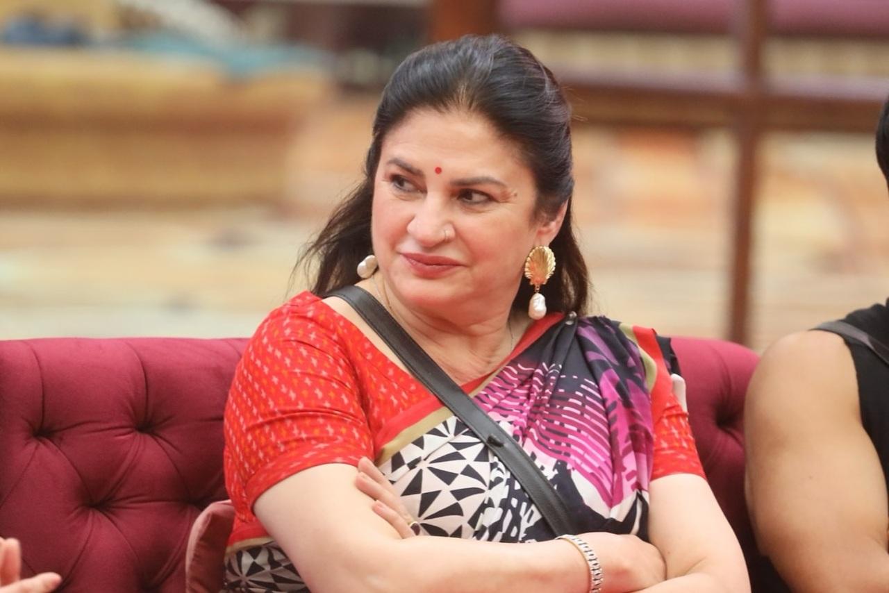 Kunickaa was active in Bollywood in the 1990s and early 2000s, appearing in films like Pyaar Kiya Toh Darna Kya and Hum Saath-Saath Hain